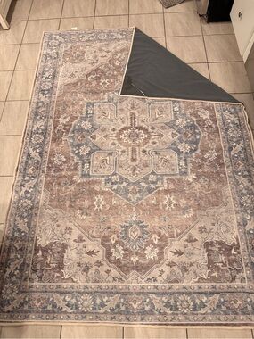 Neutral Vintage-Style Washable Tumble Area Rug with Blue Accents
